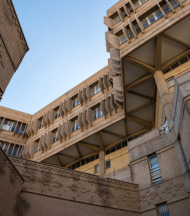 Bild: Minoru Yamasaki: Pahlavi-Universität (heute: Universität Schiras), Schiras, Iran, 1960–1979, Foto: Hamidreza Bani 2017 